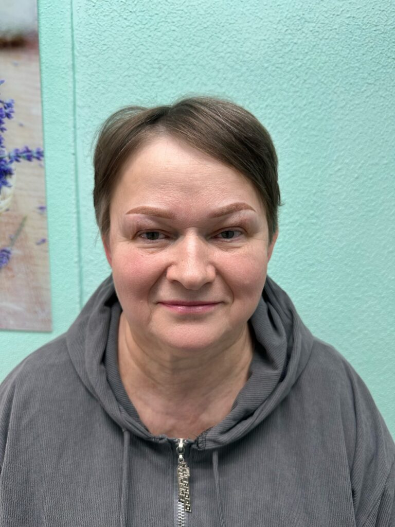 Пудровые брови на коже 50+ после процедуры
